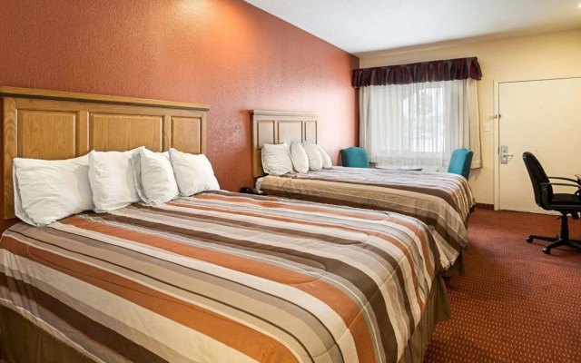 Scottish Inn & Suites