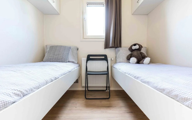 Comfortable Chalet in a Holiday Park