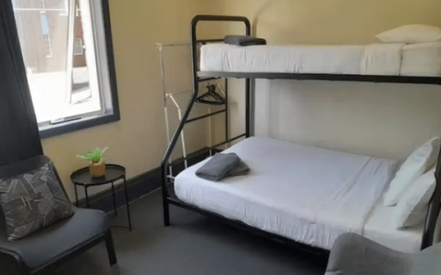 Coogee Beach House - Hostel