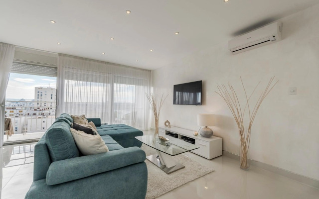 Urban Luxury Apartment