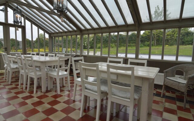 Ravishing Holiday Home in Ronse With Sauna