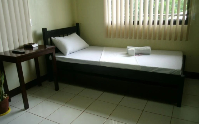 Lola Charing Pension