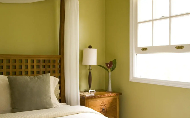 Ka'awaloa Plantation Bed & Breakfast