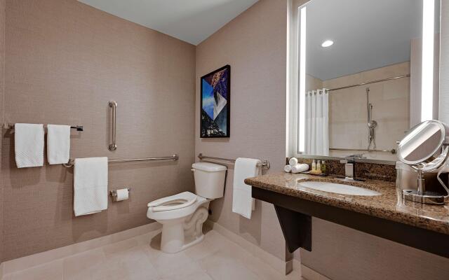 DoubleTree by Hilton Denver International Airport