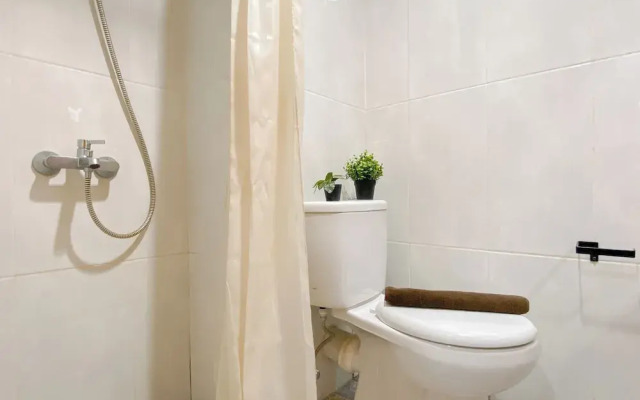 Peach Tone Studio At Evenciio Margonda Apartment