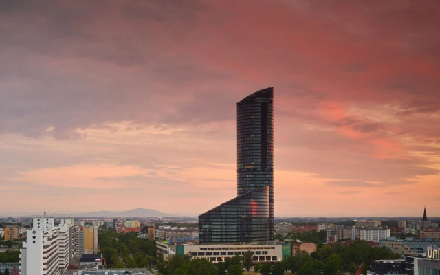 Luxurious Apartments Sky Tower