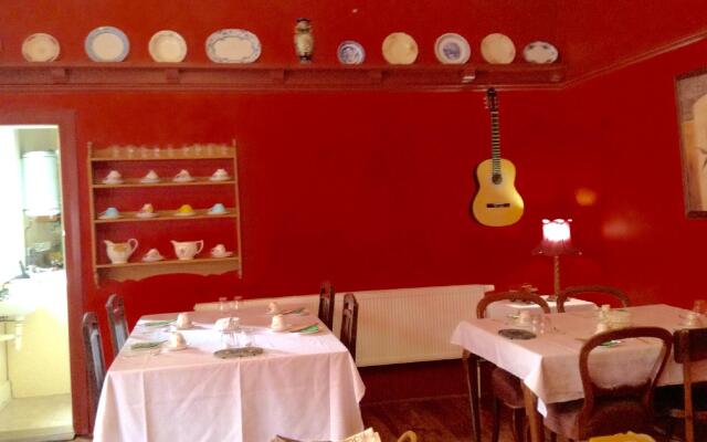 Albatross Inn Bed & Breakfast