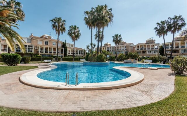 Gorgeous 2-bed Apartment Near the Beach