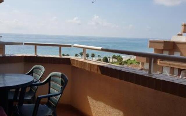 ayf lujoso y moderno en 1  linea de playa