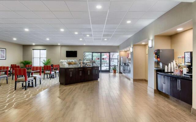 Comfort Suites Nashville near Percy Priest Lake