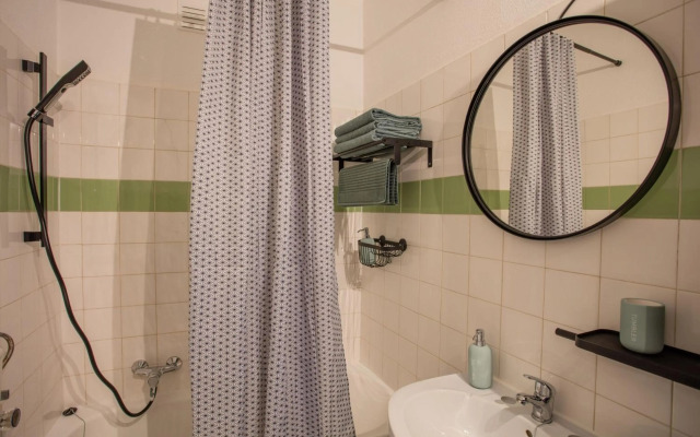 Apartment with balcony, airco & 3 min. from beach