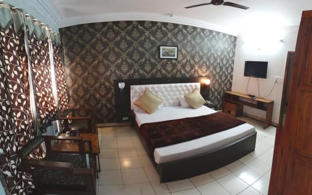 Gaurav Hotel