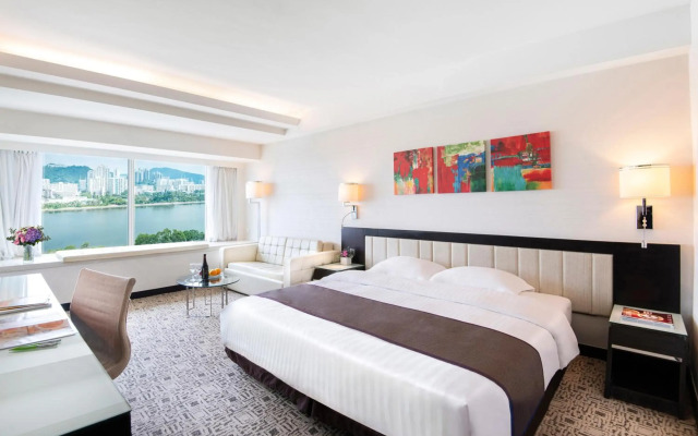 Regal Riverside Hotel