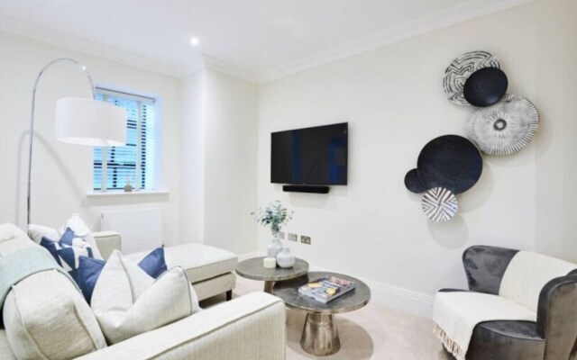 Designer Townhouse with Panoramic River Views