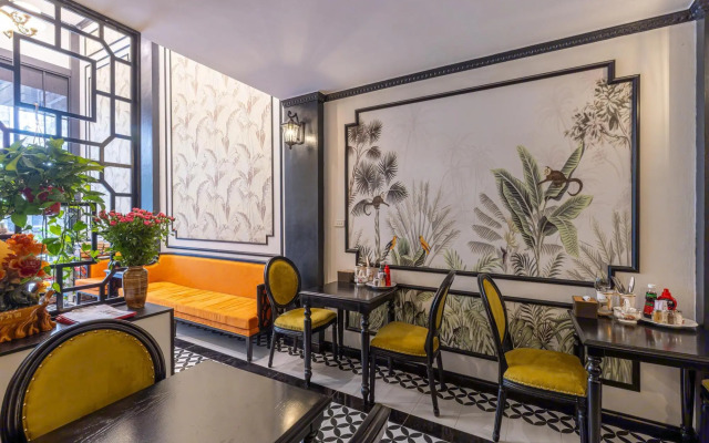 Hanoi House Hostel & Travel