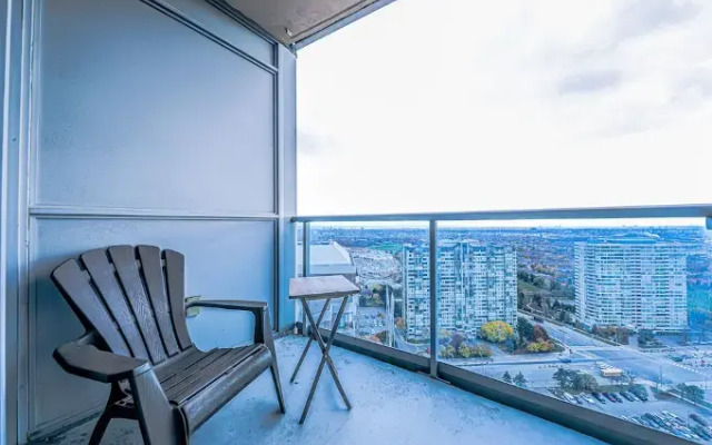 Lake View Luxury Condo by Elite Suites