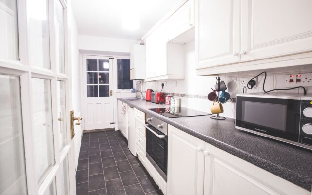 Short Stay Bristol - Oakfield Apartment