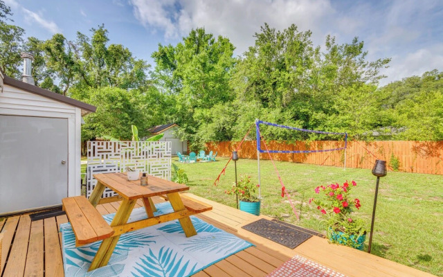 Retro-tropical Pensacola Home - 3 Mi to Downtown!