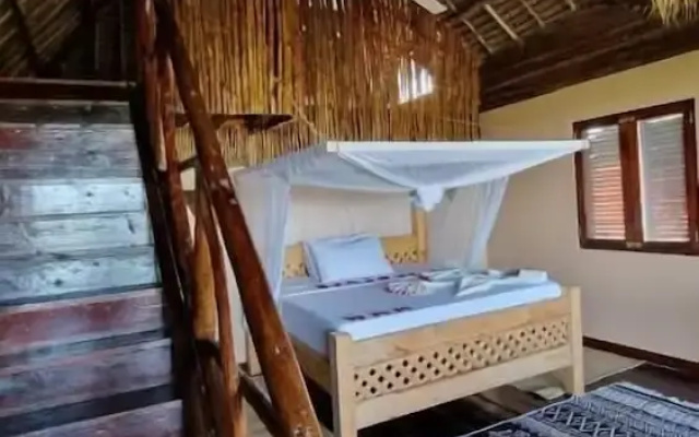 Monkey Mountain Lodge