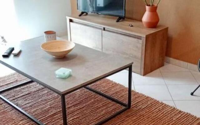 Central Artistic 2-Bedroom Apartment