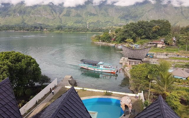Zoe's Paradise Waterfront Hotel