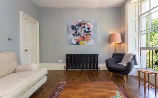 Two Bedroom House in Islington