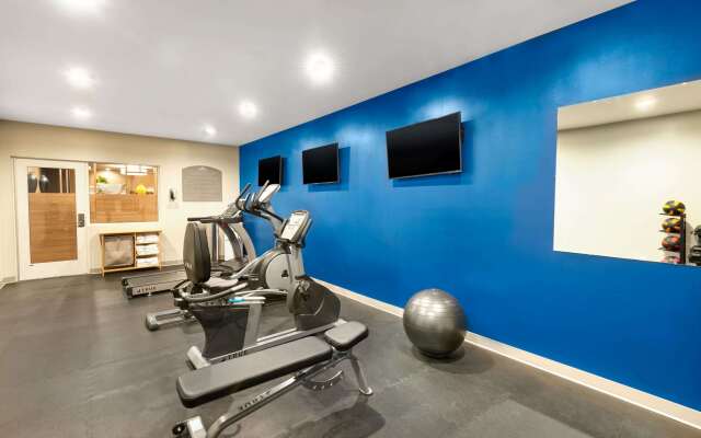 Microtel Inn & Suites by Wyndham Farmington