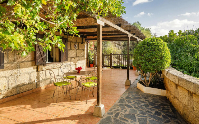 Holiday home in Malpais de Candelaria with a garden