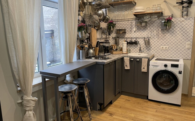 Cozy 1Br Apts with Yard and Parking