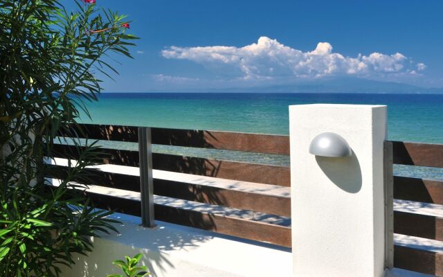 Balconies on Sea - The Garden Apartment
