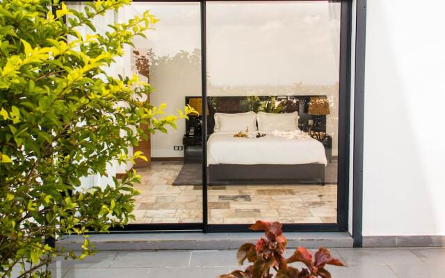 The Streamliner Hotel Apartment