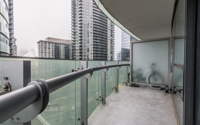 AOC Suites 2 Bedroom Condo, City CN Tower View