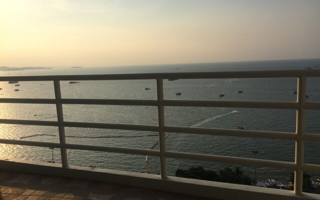 View Talay 6 Pattaya Beach Apartment by Honey