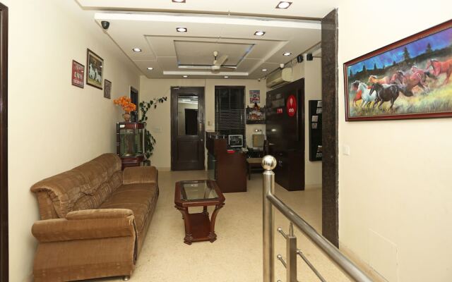 OYO 10171 Hotel Comfort Stay