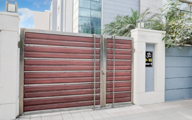 Super Townhouse Sector 51 Noida Near Metro Station