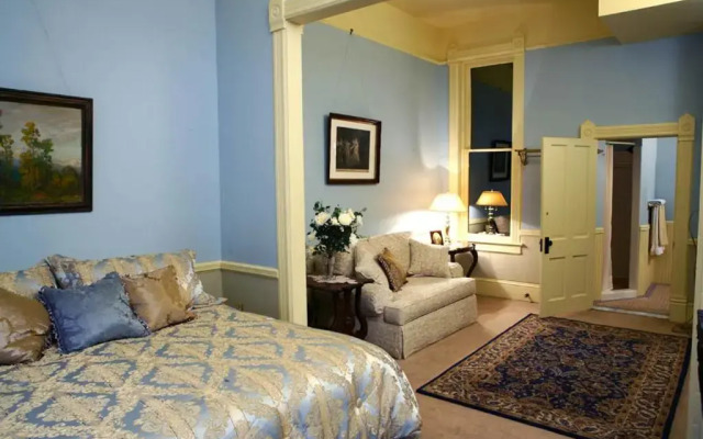 Martin & Mason Hotel