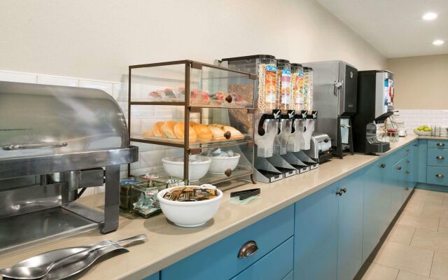 Country Inn & Suites by Radisson, Platteville, WI