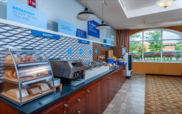 Holiday Inn Express Hotel & Suites CLARINGTON - BOWMANVILLE by IHG