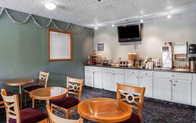 Capital O Stevenson Inn Riverside