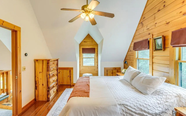 Spacious Wilmington Cabin: Walk to Lake