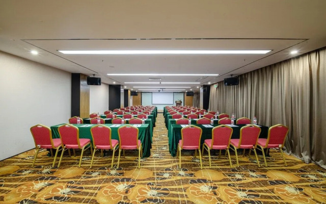 The Ritz East Valley Hotel