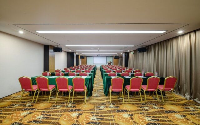 The Ritz East Valley Hotel