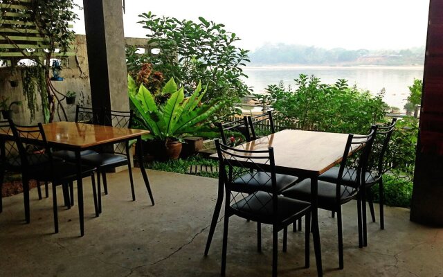 Tonkong Guesthouse & Restaurant