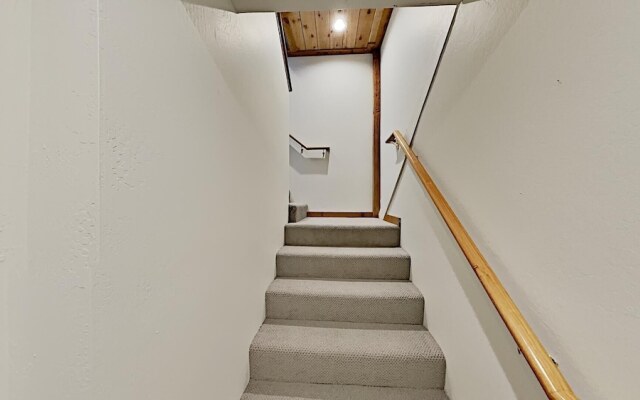 1849 Condos - Spacious 3 Bedrooms with Outdoor Pool & 3 Hot Tubs