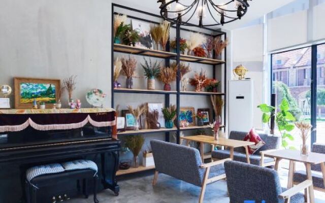 Twenty Rooms Art Hotel