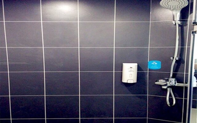 Hanting Express Jiaozhou Guangzhou South Road