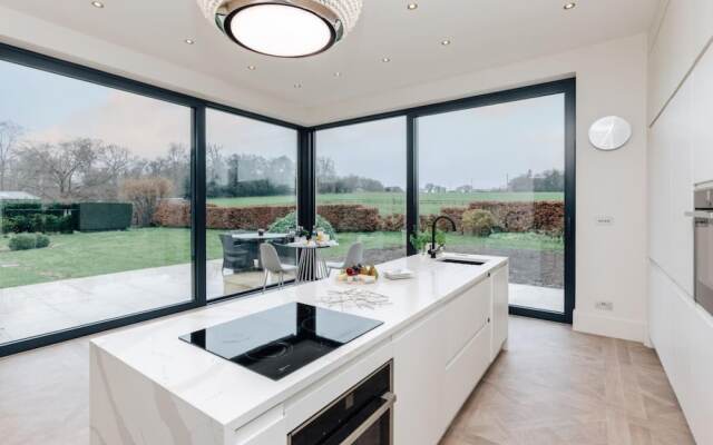 Wisteria House - Sleeps 11