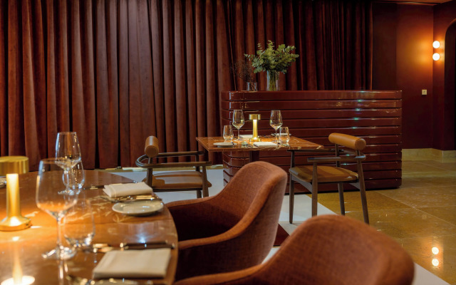 Cenica Porto Hotel, Curio Collection by Hilton
