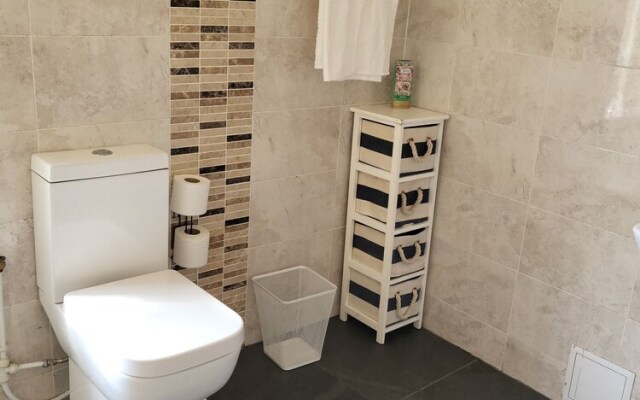 Remarkable 2-bed Apartment in Huddersfield