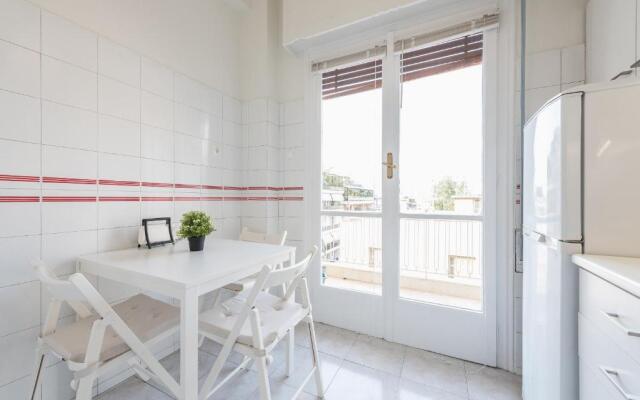 Cozy and Fresh 2bdrm apt Close to Metro